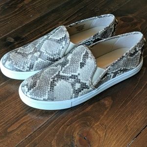 Steve Madden snakeskin slip on New without tags